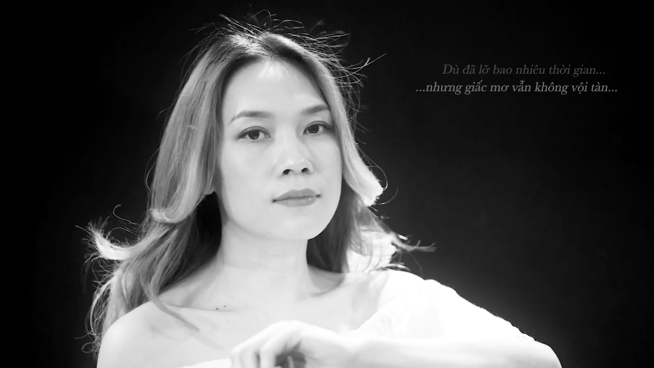 Mỹ T&acirc;m tự quay MV đơn giản cho ca kh&uacute;c mới