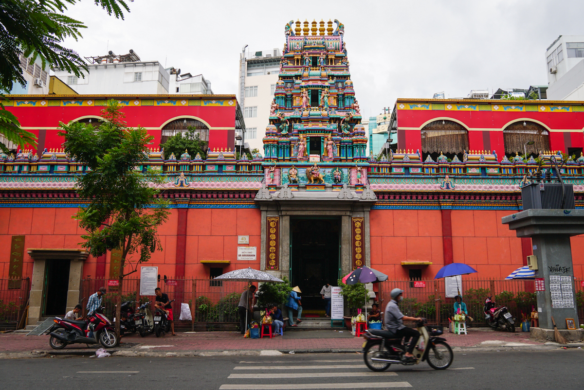Đền Mariamman - một trong những c&ocirc;ng tr&igrave;nh đậm dấu ấn Ấn Độ tại TPHCM
