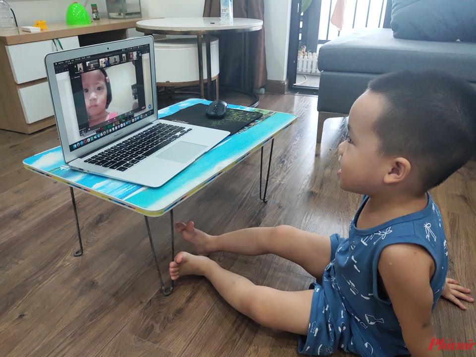 Học sinh mầm non 3 tuổi cũng học trực tuyến (Ảnh-Đại Minh)