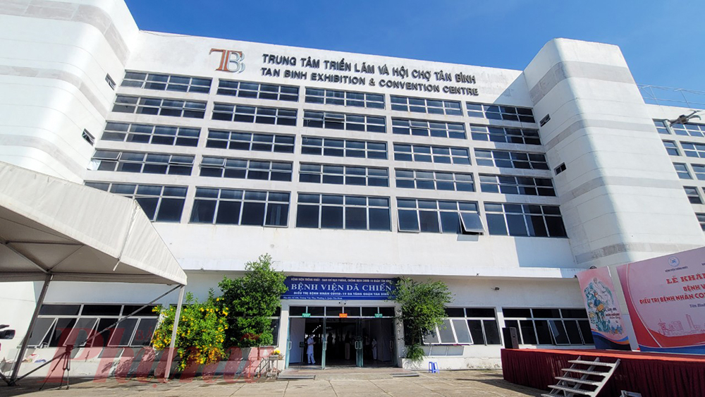 Sau 14 ng&agrave;y cải tạo, n&acirc;ng cấp Trung t&acirc;m triển l&atilde;m v&agrave; Hội chợ T&acirc;n B&igrave;nh đ&atilde; trở th&agrave;nh Bệnh viện d&atilde; chiến điều trị bệnh nh&acirc;n COVID-19 đa tầng