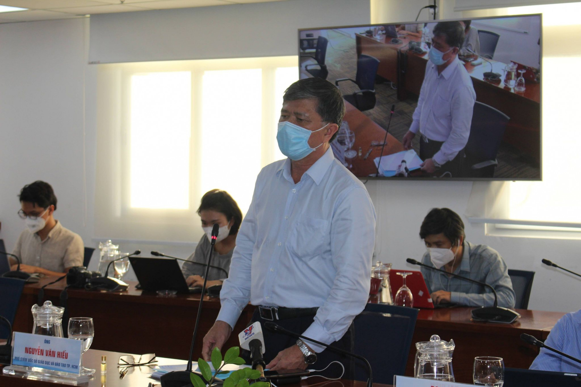 &Ocirc;ng Nguyễn Văn Hiếu, Ph&oacute; Gi&aacute;m đốc phụ tr&aacute;ch Sở GD-ĐT TPHCM trả lời tại họp b&aacute;o - Ảnh: Th&agrave;nh Nh&acirc;n