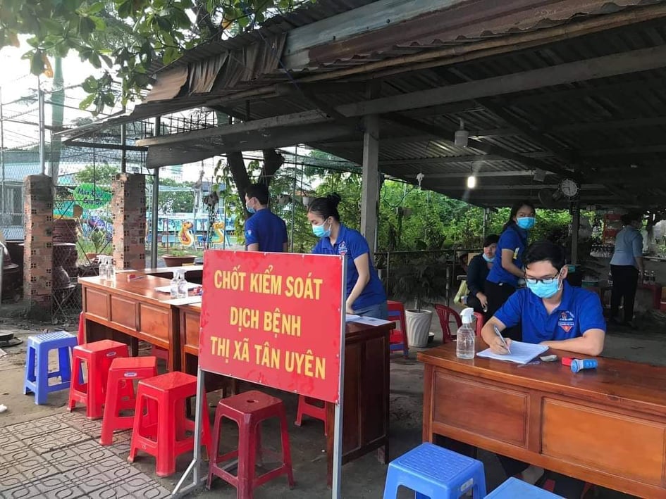 4 phường của TP.Thuận An v&agrave; 7 phường của TX.T&acirc;n Uy&ecirc;n sẽ bị kho&aacute; chặt, đ&ocirc;ng cứng trong 15 ng&agrave;y