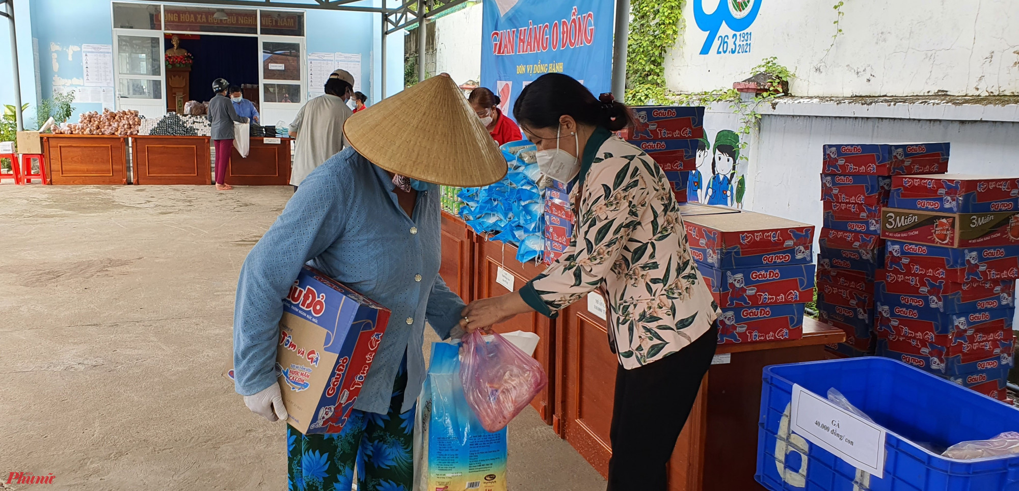 Gian h&agrave;ng 0 đồng hỗ trợ người d&acirc;n mua sắm h&agrave;ng h&oacute;a, thực phẩm thiết yếu kh&ocirc;ng tốn tiền n
