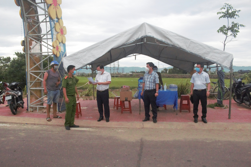 Chốt kiểm tra y tế, ph&ograve;ng chống dịch COVID-19 tr&ecirc;n địa b&agrave;n TX An Nhơn
