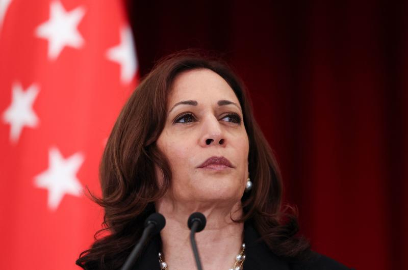 Ph&oacute; Tổng thống Mỹ Kamala Harris tham dự cuộc họp b&aacute;o chung với Thủ tướng Singapore L&yacute; Hiển Long tại Singapore h&ocirc;m 23/8 - Ảnh: AFP