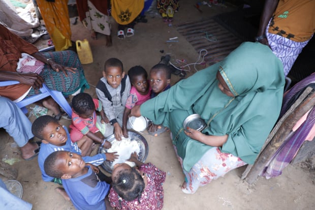 Fadumo Ali Mohamed chỉ ăn một lần một ng&agrave;y. Ảnh: Mohamud Utaama / The Guardian
