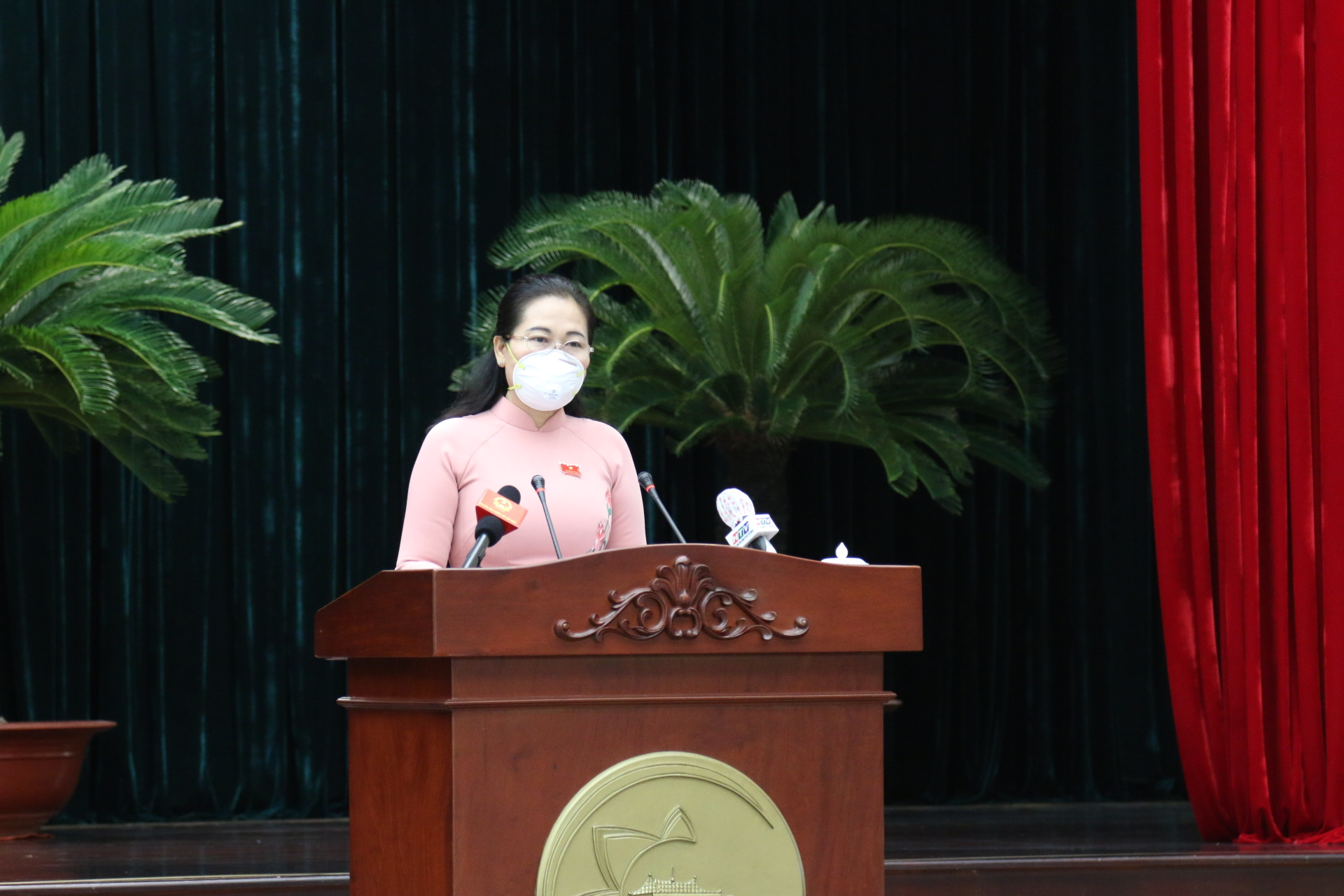 Chủ tịch HĐND TPHCM Nguyễn Thị Lệ chủ tr&igrave; kỳ họp