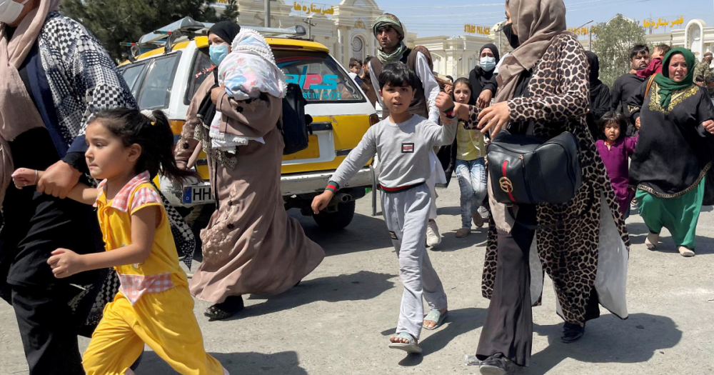 Taliban cảnh b&aacute;o phụ nữ h&atilde;y ở trong nh&agrave; v&igrave; chiến binh của họ kh&ocirc;ng được đ&agrave;o tạo để t&ocirc;n trọng phụ nữ - Ảnh: Al Jazeera