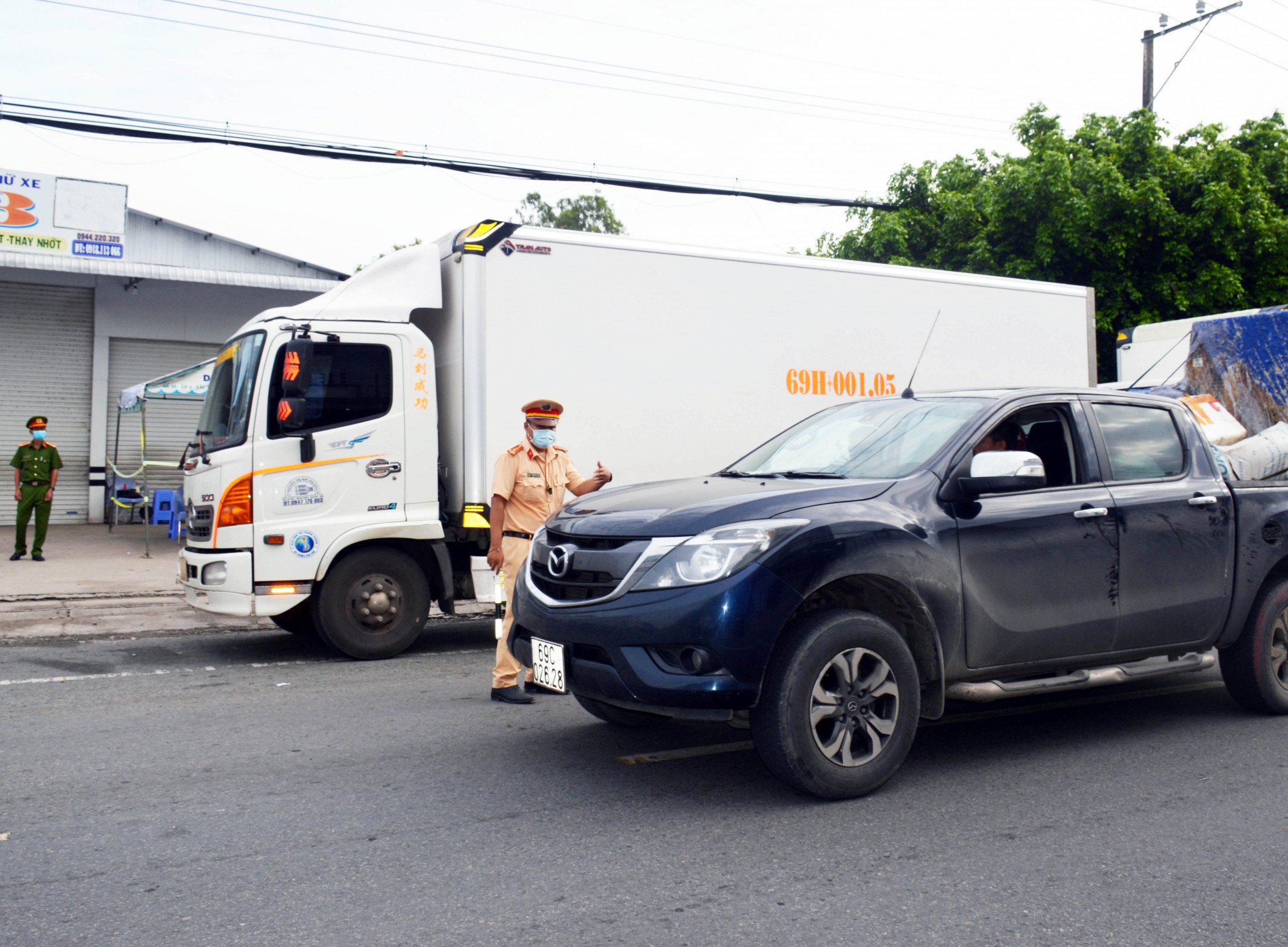 Chốt kiểm so&aacute;t dịch COVID-19 tại Quốc lộ 1 ở tỉnh C&agrave; Mau.