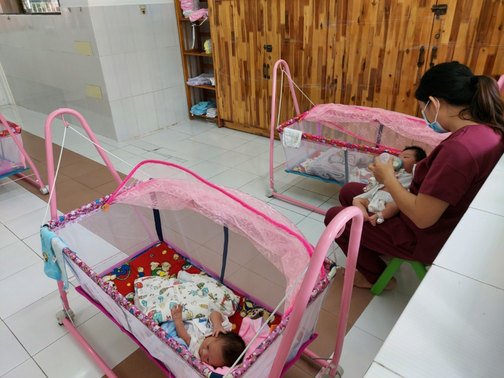 Trung t&acirc;m chăm s&oacute;c cho c&aacute;c b&eacute; nhỏ nhất l&agrave; 7 - 8 ng&agrave;y tuổi, lớn nhất đ&atilde; 1,5 th&aacute;ng.