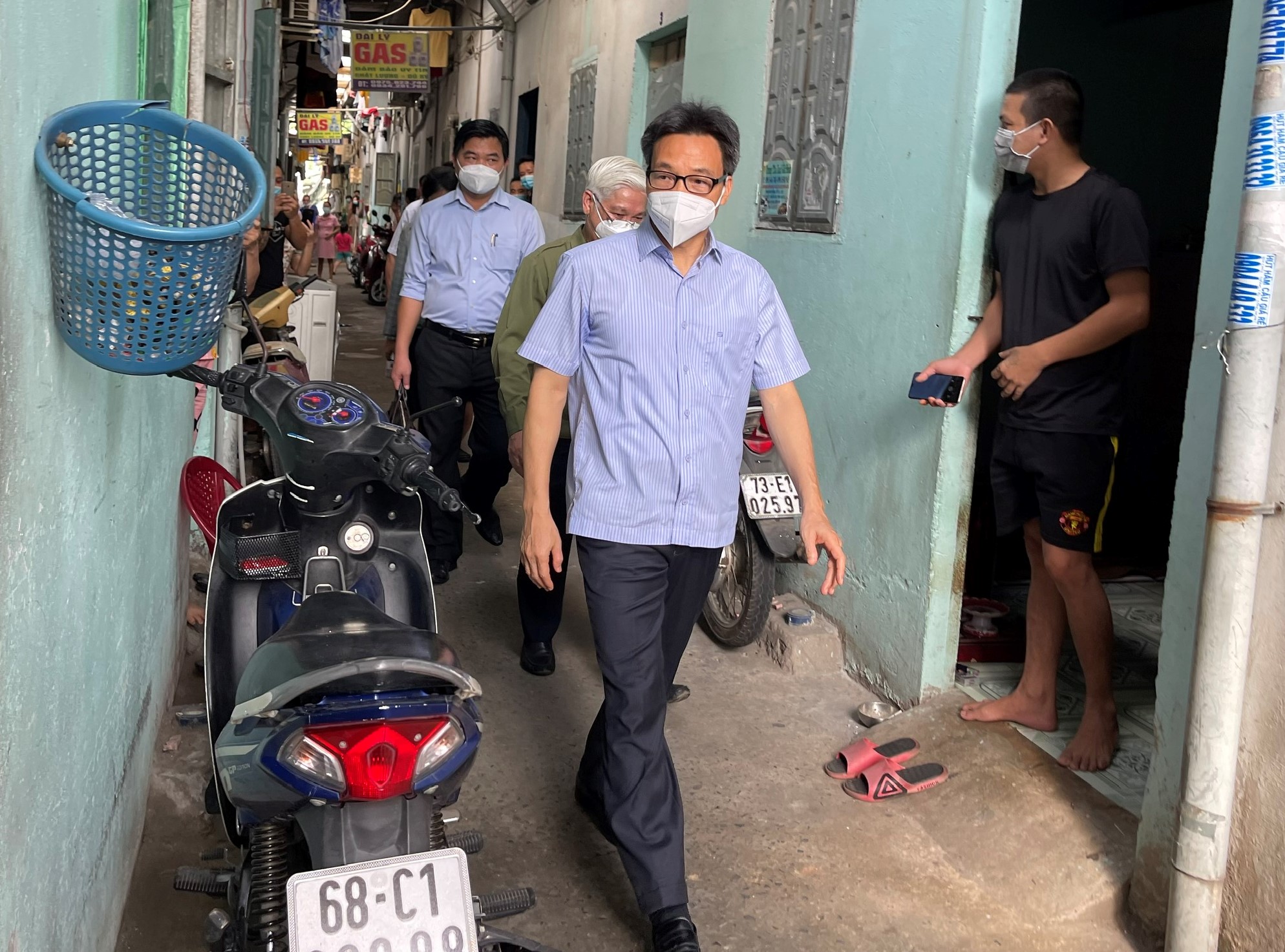 Ph&oacute; thủ tướng Vũ Đức Đam đ&aacute;nh gi&aacute; m&ocirc; h&igrave;nh nh&agrave; trọ kh&aacute; sơ s&agrave;i, dễ l&acirc;y nhiễm cộng đồng khi xuất hiện F0. Ảnh: L.T