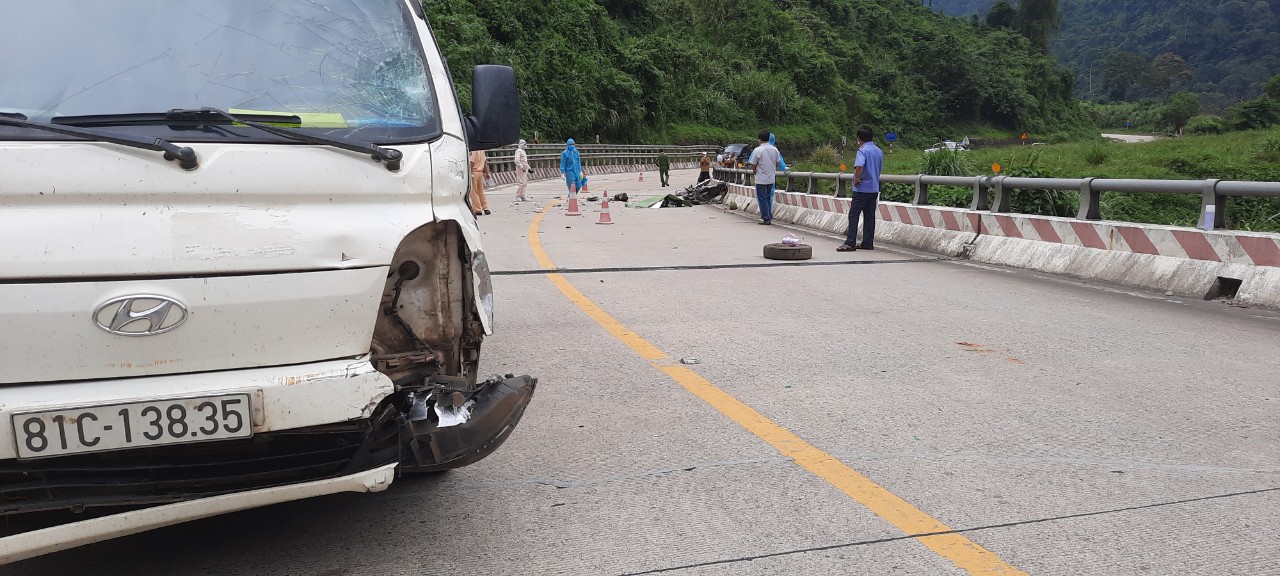 Hiện trường vụ tai nạn thương t&acirc;m khiến hai mẹ con tử vong khi đang tr&ecirc;n đường về qu&ecirc; tr&aacute;nh dịch