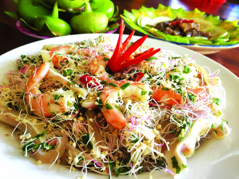 B&ocirc;ng bần g&oacute;p ngon v&agrave;o những bữa cơm qu&ecirc;  với m&oacute;n gỏi v&ocirc; c&ugrave;ng đặc sắc: gỏi nhụy b&ocirc;ng bần