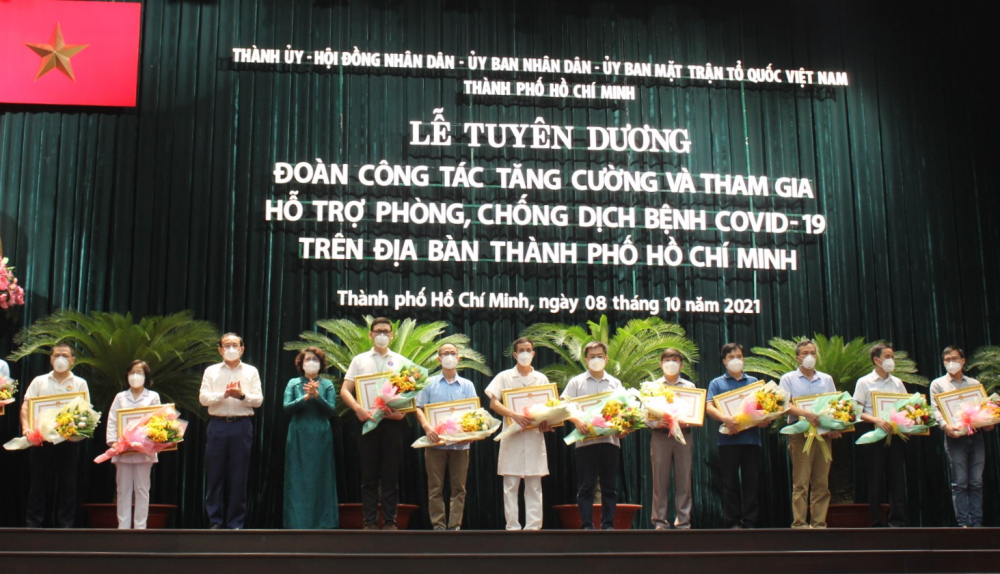 TPHCM tr&acirc;n trọng tri &acirc;n c&aacute;c tập thể v&agrave; c&aacute; nh&acirc;n kh&ocirc;ng ngại gian kh&oacute;, hiểm nguy đồng h&agrave;nh c&ugrave;ng TP trong thời gian qua.