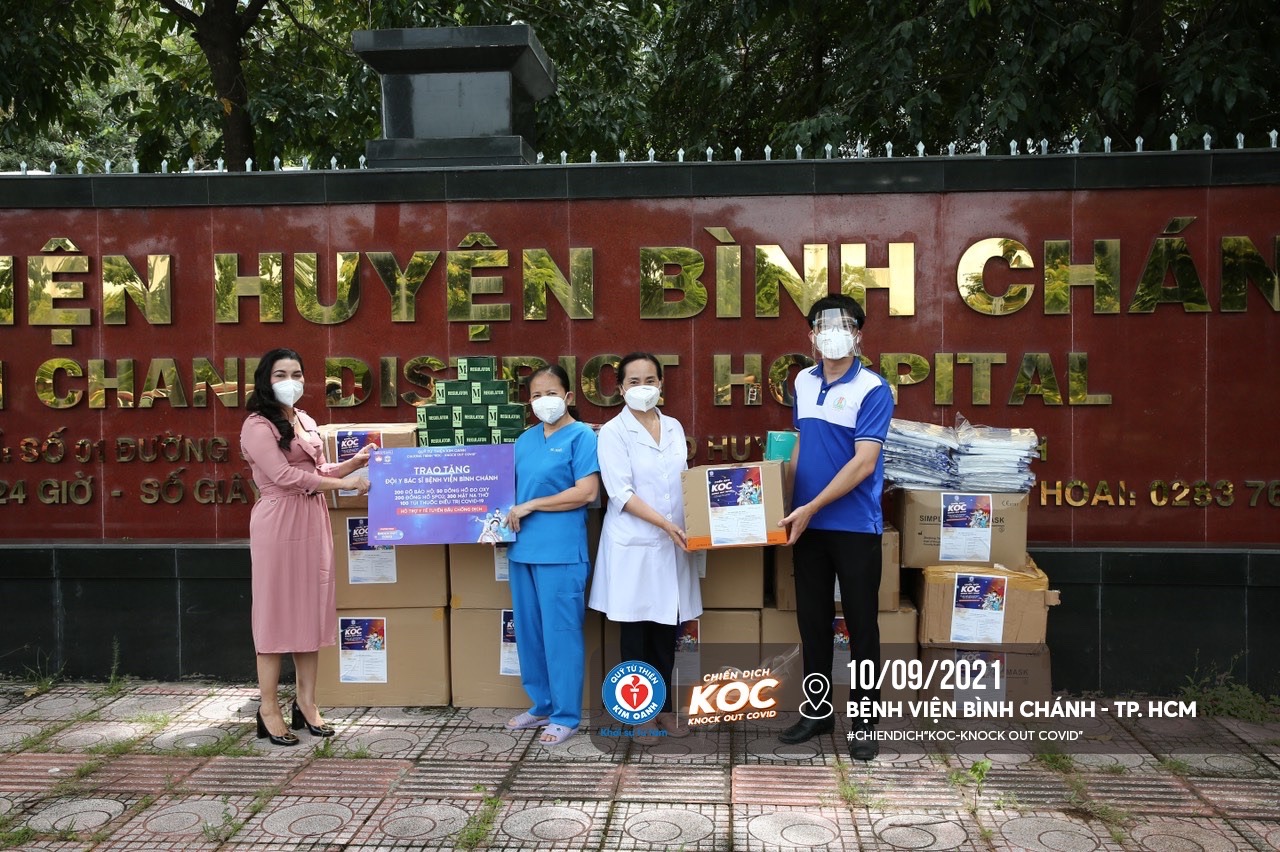  &ldquo;KOC - Knock Out COVID-19&rdquo; nhanh ch&oacute;ng đến bệnh viện sớm điều trị cho bệnh nh&acirc;n - Ảnh: Quỹ từ thiện Kim Oanh