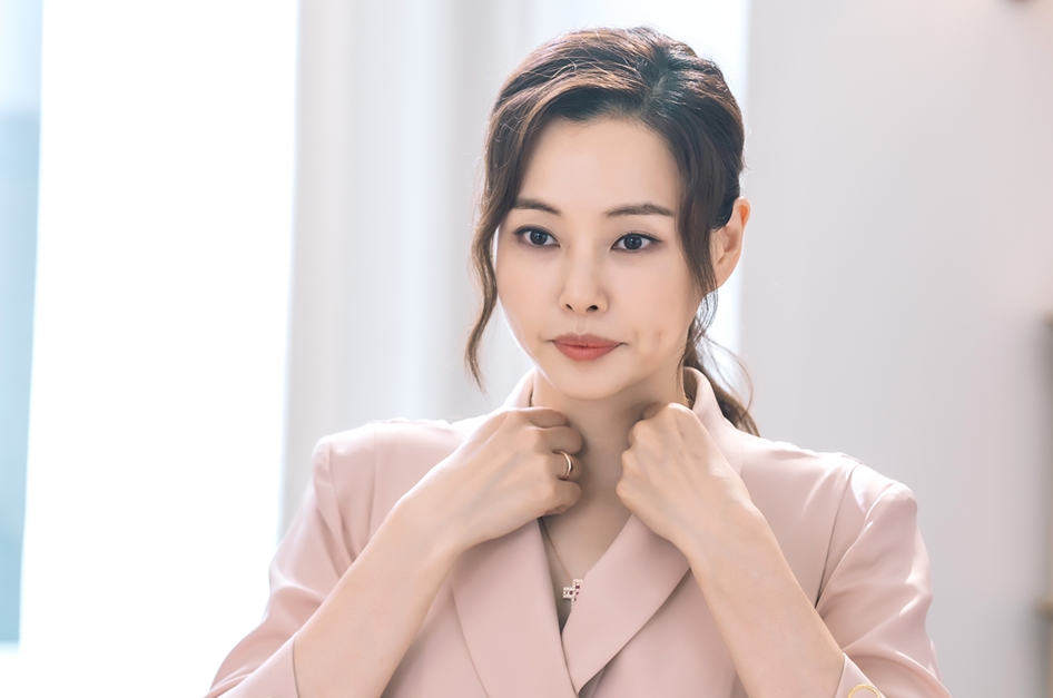 Honey Lee thủ vai c&ocirc;ng tố Jo Yeon Joo v&agrave; vai con d&acirc;u của gia đ&igrave;nh t&agrave;i phiệt - Kang Mi Na