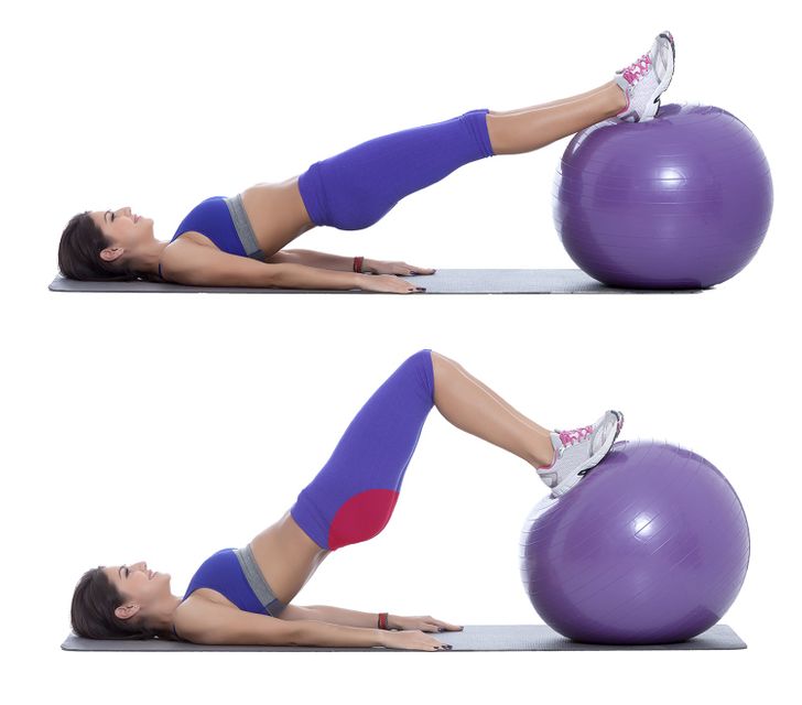 6. B&oacute;ng ổn định hamstring curl: Đ&acirc;y l&agrave; một b&agrave;i tập th&acirc;n dưới nhằm v&agrave;o g&acirc;n kheo, bắp ch&acirc;n v&agrave; m&ocirc;ng của bạn. Bạn c&oacute; thể t&igrave;m thấy một quả b&oacute;ng ổn định ở bất kỳ ph&ograve;ng tập thể dục n&agrave;o v&agrave; sử dụng n&oacute; cho b&agrave;i tập n&agrave;y.  Nằm ngửa tr&ecirc;n thảm v&agrave; đặt ch&acirc;n l&ecirc;n tr&ecirc;n quả b&oacute;ng. Đặt ch&acirc;n của bạn sao cho chỉ c&oacute; g&oacute;t ch&acirc;n của bạn tr&ecirc;n quả b&oacute;ng. N&acirc;ng h&ocirc;ng của bạn khỏi thảm, giữ trọng lượng của bạn tr&ecirc;n bả vai v&agrave; b&agrave;n ch&acirc;n của bạn. K&eacute;o quả b&oacute;ng về gần m&igrave;nh nhất c&oacute; thể bằng c&aacute;ch uốn cong đầu gối. B&oacute;p cơ m&ocirc;ng của bạn. Tạm dừng trong 2 gi&acirc;y ở vị tr&iacute; n&agrave;y. Quay trở lại vị tr&iacute; ban đầu của bạn. Lặp lại.