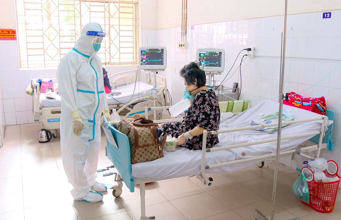 C&aacute;c cơ sở y tế tại Đồng Nai đều trong t&igrave;nh trạng qu&aacute; tải, thiếu nh&acirc;n lực điều trị b&ecirc;̣nh nh&acirc;n COVID-19