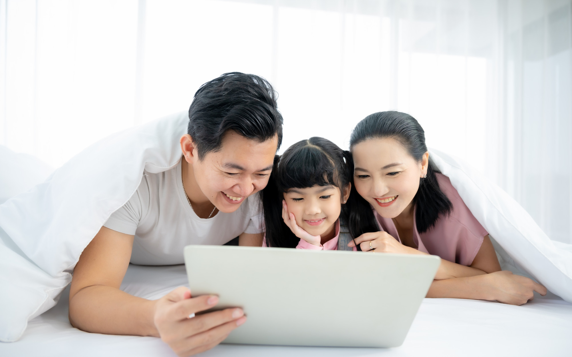 Cha mẹ h&atilde;y nu&ocirc;i dạy con bằng tr&iacute; tuệ để trẻ trở th&agrave;nh những con người c&oacute; tr&iacute; tuệ - ẢNH: INTERNET