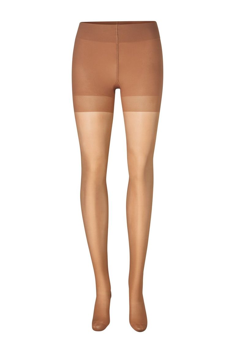 6. Quần tất định h&igrave;nh m&agrave;u nude Tương tự như những chiếc quần tất định h&igrave;nh b&ecirc;n tr&ecirc;n với nhiều tone m&agrave;u đậm nhạt, quần tất m&agrave;u nude vừa gi&uacute;p bạn an to&agrave;n khi diện v&aacute;y ngắn, vừa t&ocirc;n l&ecirc;n vẻ đẹp quyến rũ của đ&ocirc;i ch&acirc;n d&agrave;i với m&agrave;u nude tiệp với m&agrave;u da. 