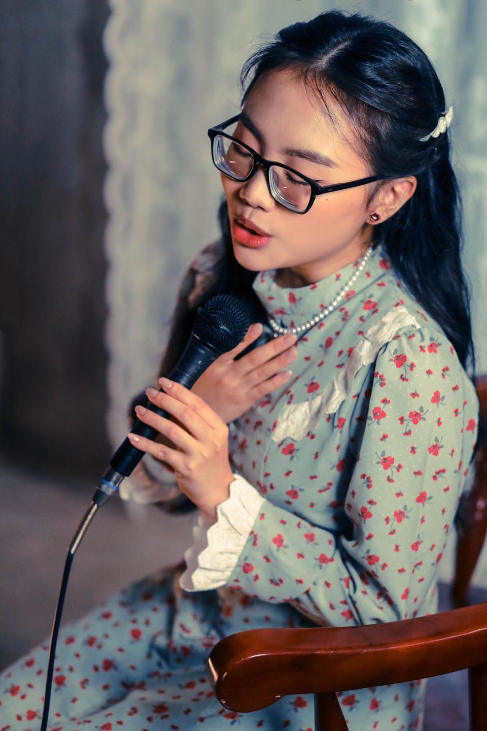 Phương Mỹ Chi h&aacute;t Lẻ b&oacute;ng