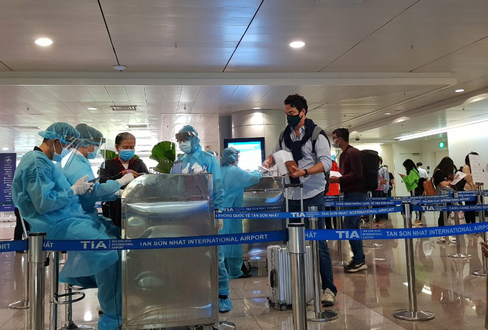 Kiểm so&aacute;t dịch tại s&acirc;n bay T&acirc;n Sơn Nhất TPHCM