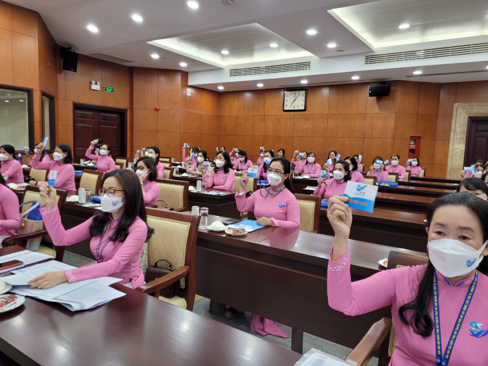 C&aacute;c đại biểu biểu quyết bầu đo&agrave;n Chủ tịch v&agrave; đo&agrave;n Thư k&yacute; Đại hội 