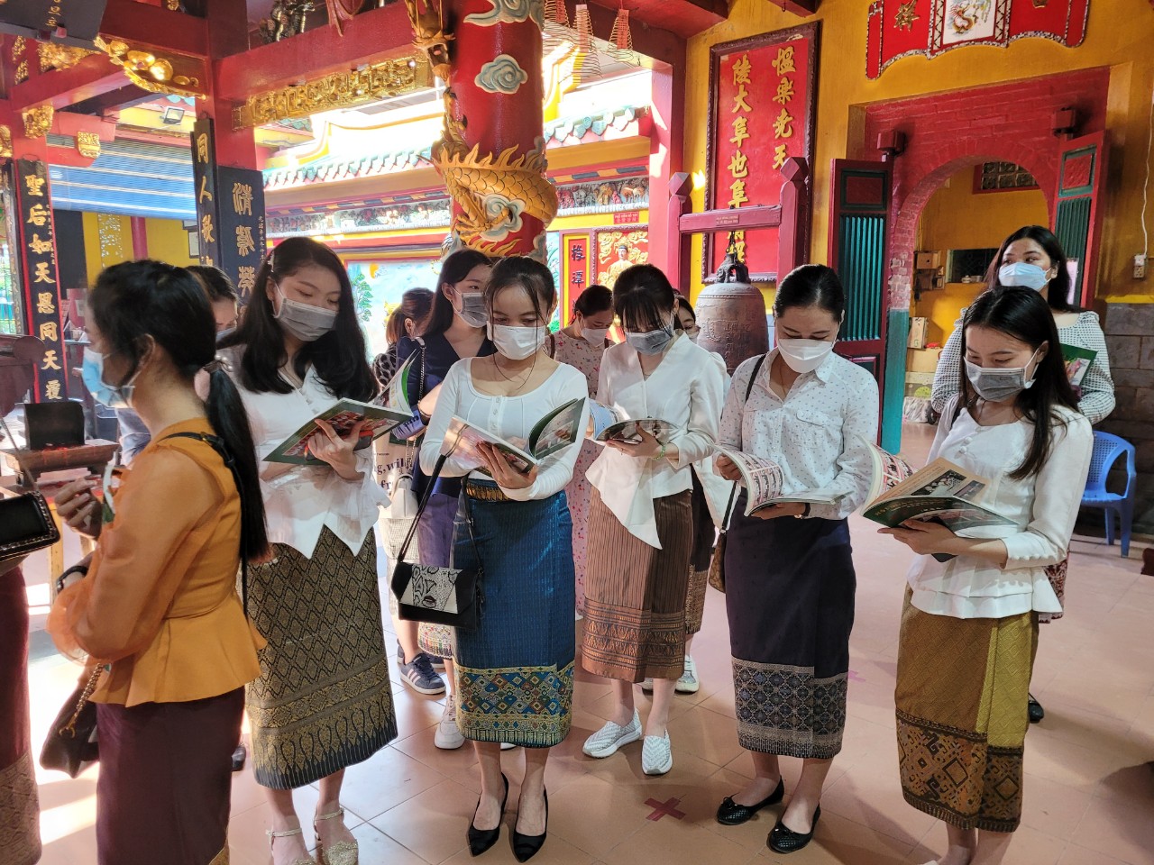 T&igrave;m hiểu đặc trưng văn h&oacute;a Việt Nam tại miếu Nhị Phủ