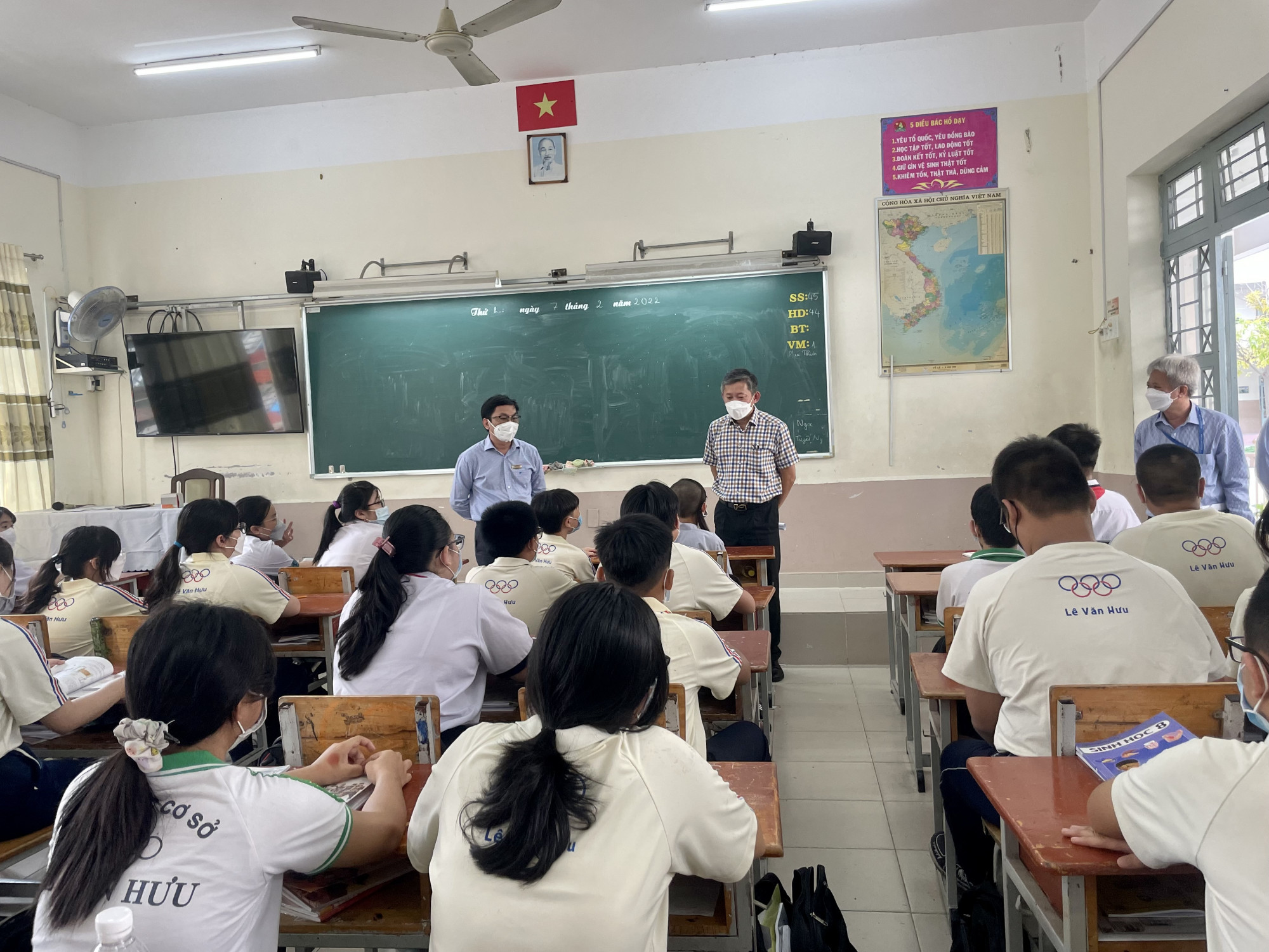 Ph&oacute; gi&aacute;m đốc Sở GD-ĐT TPHCM Dương Tr&iacute; Dũng lưu &yacute; c&aacute;c trường kh&ocirc;ng tr&igrave; ho&atilde;n việc chuyển đổi dạy học theo cấp độ dịch