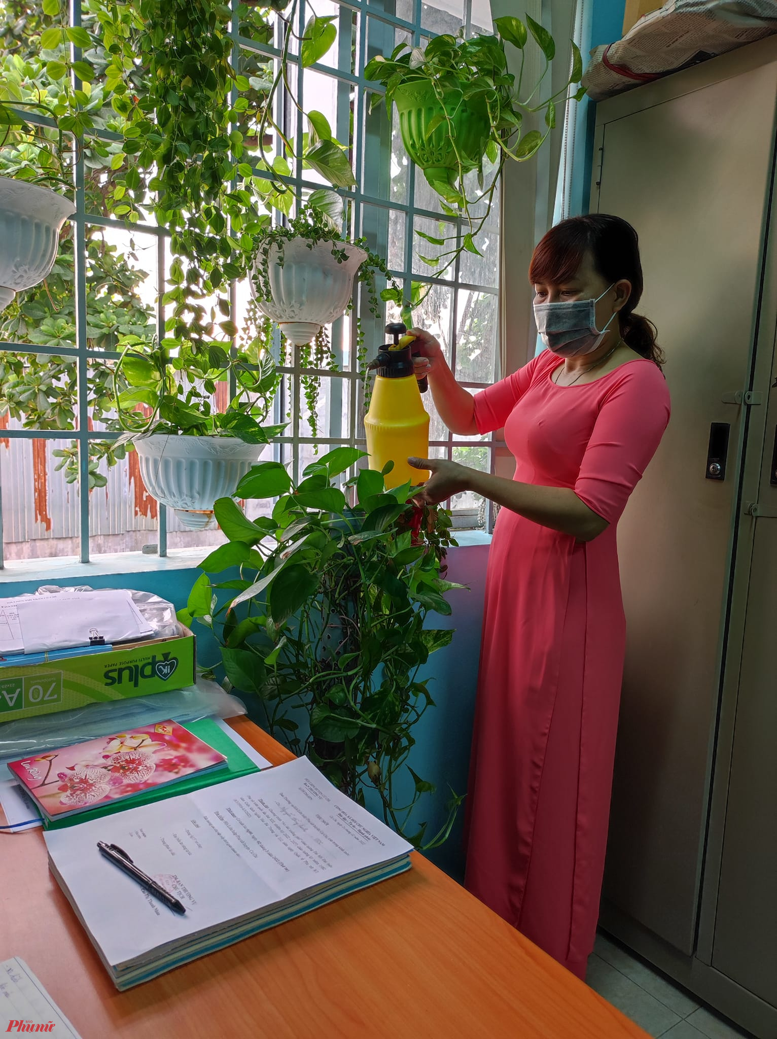 C&aacute;n bộ Hội LHPN Thi trấn Củ Chi hưởng ứng mặc &aacute;o d&agrave;i khi đi l&agrave;m 