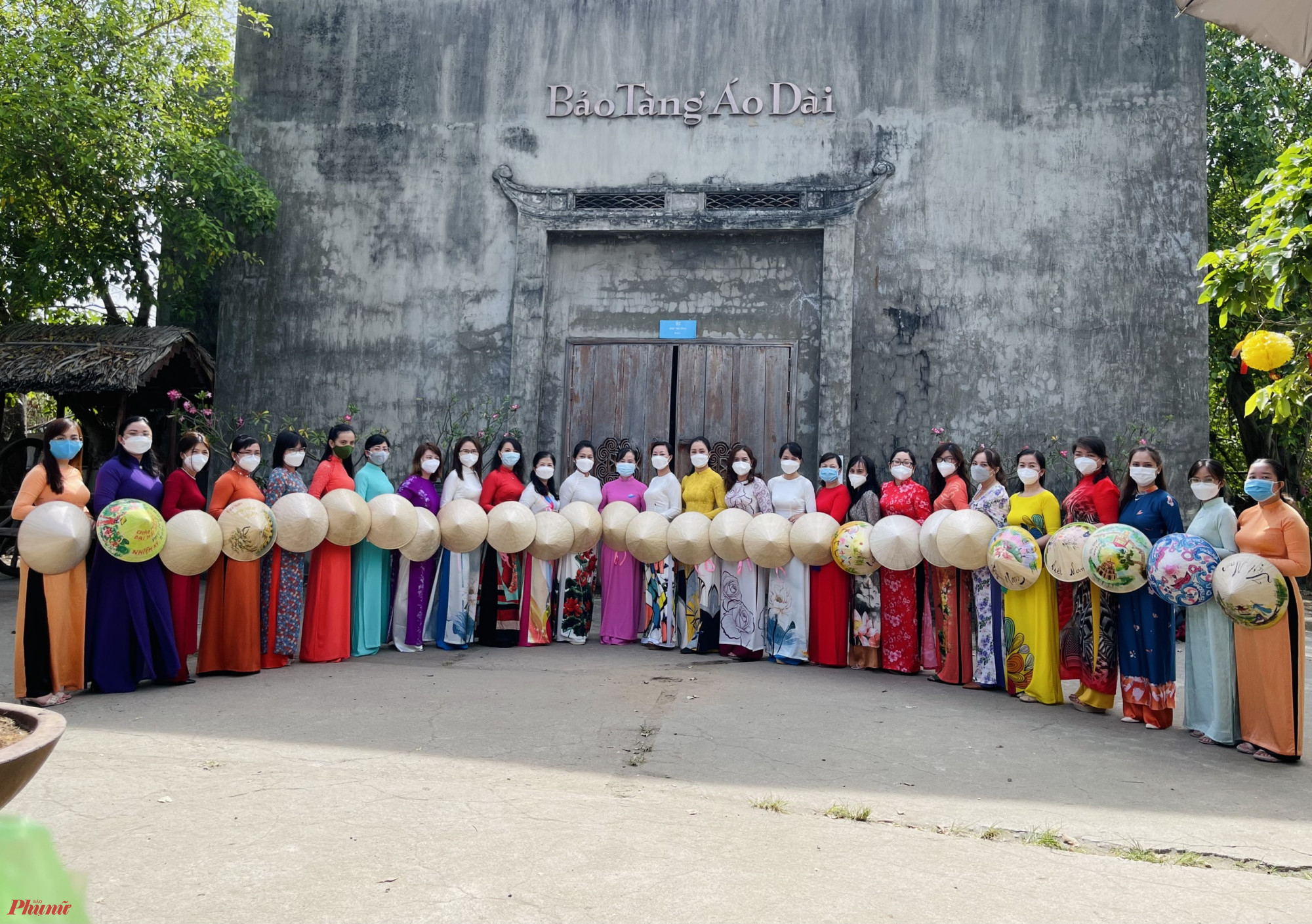Hội LHPN quận T&acirc;n Ph&uacute; tham quan Bảo t&agrave;ng &aacute;o d&agrave;i, Bảo t&agrave;ng &Aacute;o d&agrave;i, nơi lưu giữ những tư liệu, h&igrave;nh ảnh, hiện vật về &Aacute;o d&agrave;i Việt Nam từ l&uacute;c h&igrave;nh th&agrave;nh, gắn liền lịch sử dựng nước v&agrave; giữ nước của Phụ nữ Việt Nam trong nhiều lĩnh vực như qu&acirc;n sự, ngoại giao, gi&aacute;o dục, thương mại, nghệ thuật,...