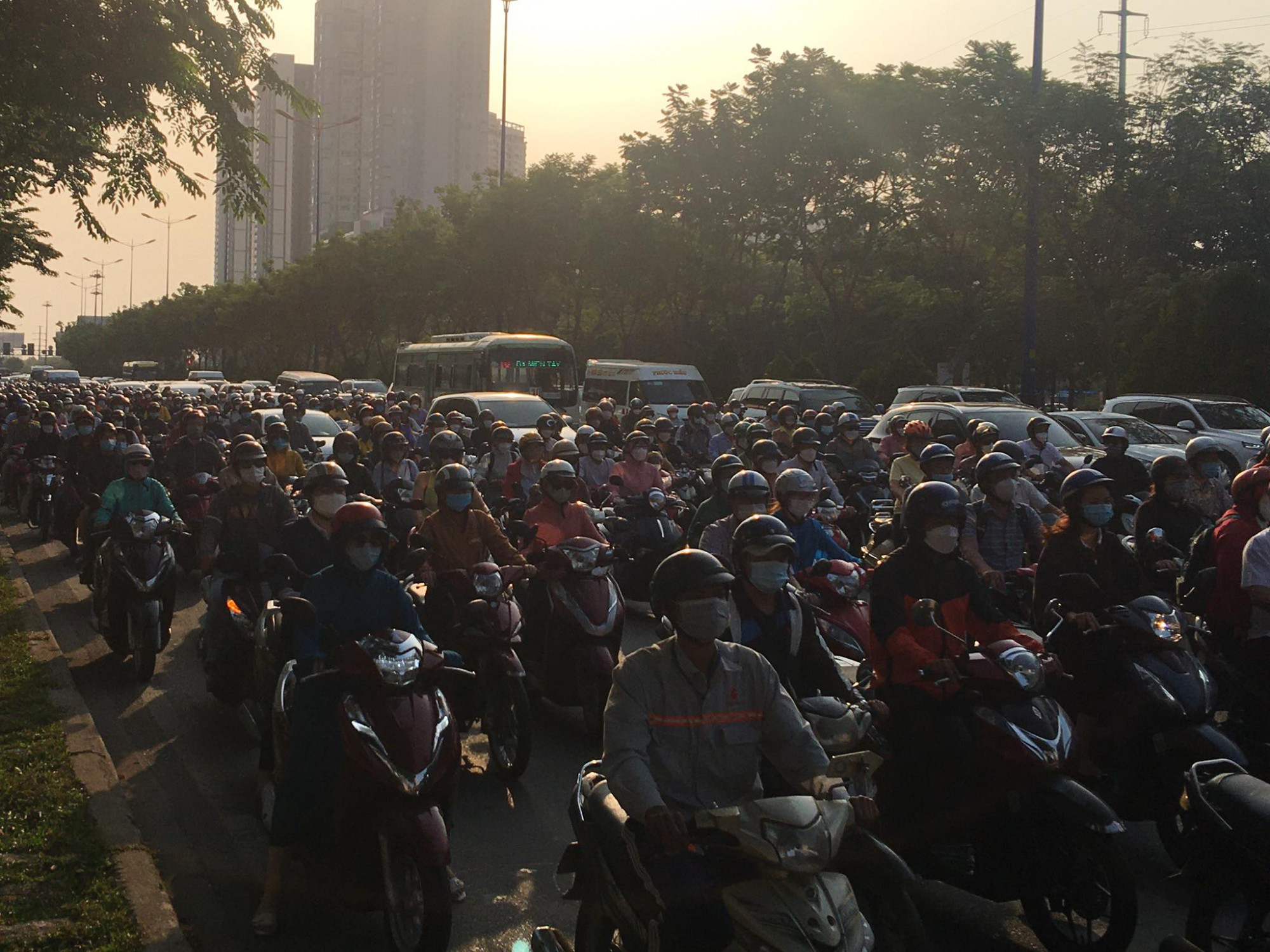 Giao th&ocirc;ng qua khu vực &ugrave;n ứ nghi&ecirc;m trọng.