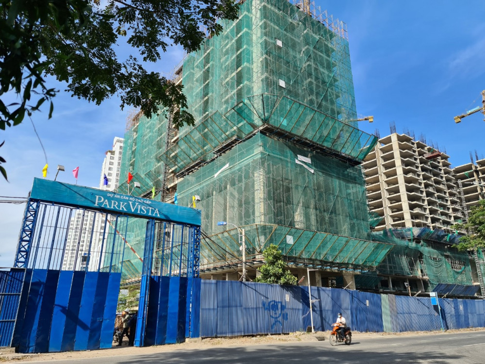 Dự &aacute;n Park Vista ngừng thi c&ocirc;ng đ&atilde; gần 3 năm nay khiến kh&aacute;ch h&agrave;ng khổ sở
