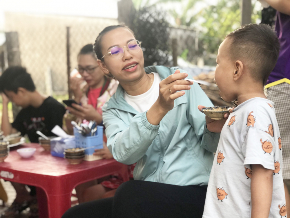 Dịp nghỉ lễ, cuối tuần, qu&aacute;n n&agrave;y l&agrave; lựa chọn của nhiều gia đ&igrave;nh đến thưởng thức