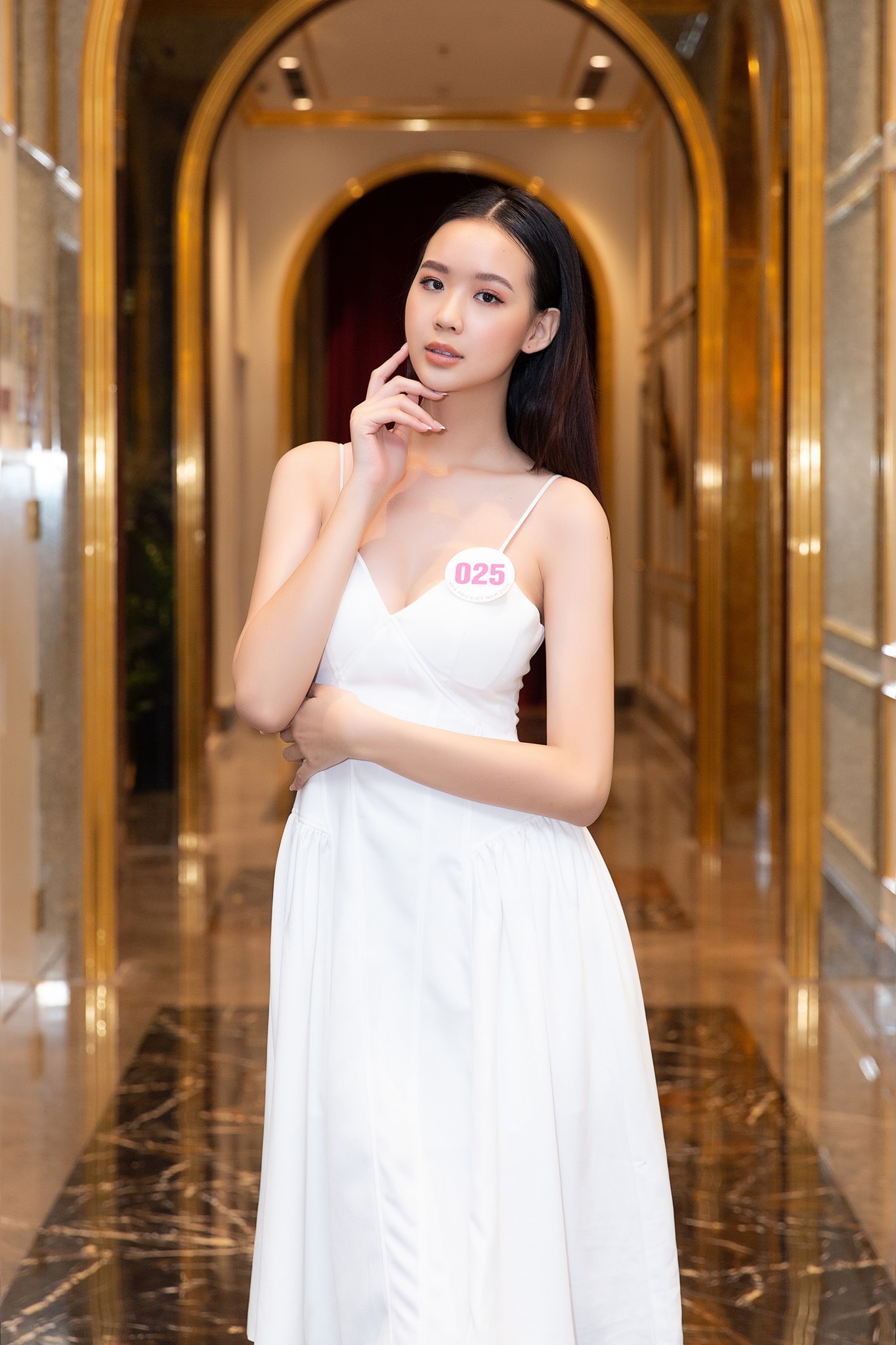 Bảo Ngọc thường diện trang phục nữ t&iacute;nh, ngọt ng&agrave;o. Người đẹp kể ng&agrave;y trước hay bị tr&ecirc;u chọc chiều cao 'khủng', khiến c&ocirc; đ&ocirc;i khi tự ti. Nhưng sau n&agrave;y, Bảo Ngọc hiểu đ&acirc;y l&agrave; lợi thế, n&ecirc;n tự tin hơn v&agrave;o bản th&acirc;n. 