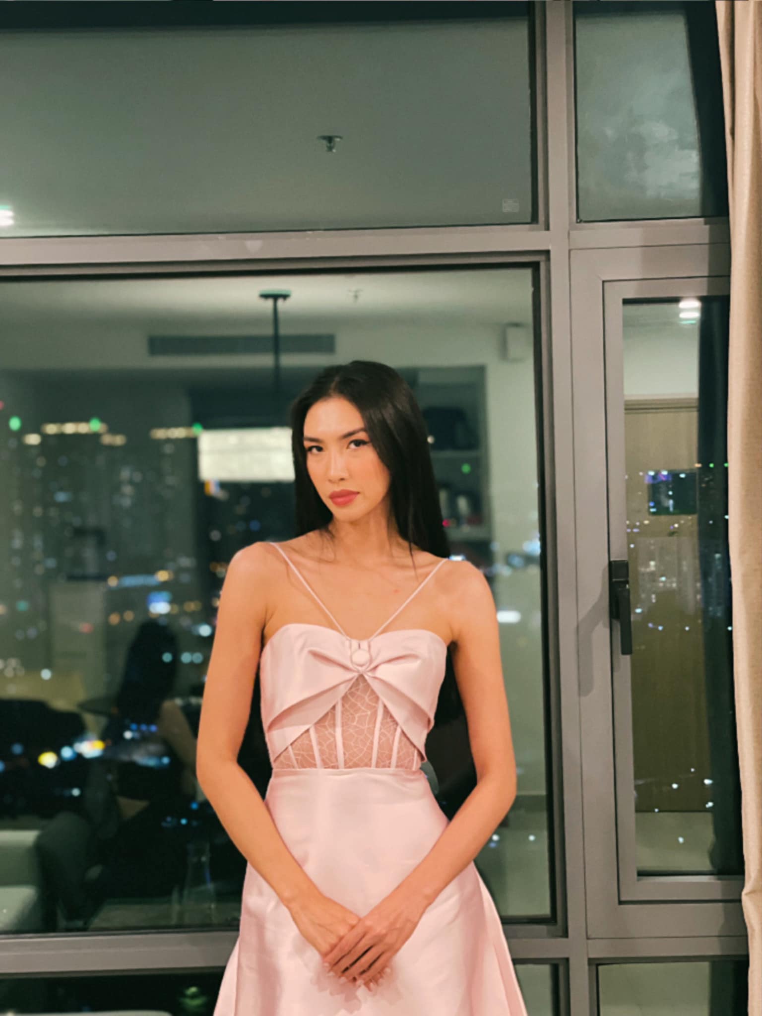 Thời điểm nộp hồ sơ, Nguyễn Thị Oanh được xếp v&agrave;o nh&oacute;m th&iacute; sinh mạnh, nhờ th&acirc;m ni&ecirc;n l&agrave;m mẫu 8 năm, cộng với h&igrave;nh thể tốt. Tuy nhi&ecirc;n, qua c&aacute;c hoạt động vừa qua, kh&aacute;n giả đ&aacute;nh gi&aacute; năng lực của Nguyễn Oanh k&eacute;m hơn nhiều th&iacute; sinh như: Hương Ly, Ngọc Ch&acirc;u, Huỳnh Phạm Thuỷ Ti&ecirc;n... Nguyễn Thị Oanh vẫn chưa cho kh&aacute;n giả thấy được những điểm mạnh, lợi thế của c&ocirc; trong h&agrave;nh tr&igrave;nh n&agrave;y. 