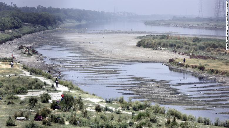 S&ocirc;ng Yamuna ở New Delhi, Ấn Độ. cạn kiệt nước v&agrave;o ng&agrave;y 1/5.