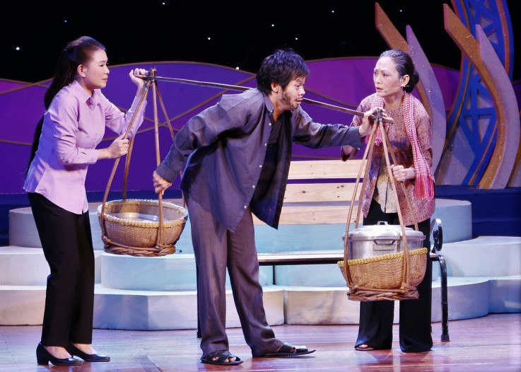 Với vai Lộc (tr&iacute;ch đoạn Con c&ograve; trắng), V&otilde; Th&agrave;nh Ph&ecirc; l&agrave; nam diễn vi&ecirc;n hiếm hoi được 