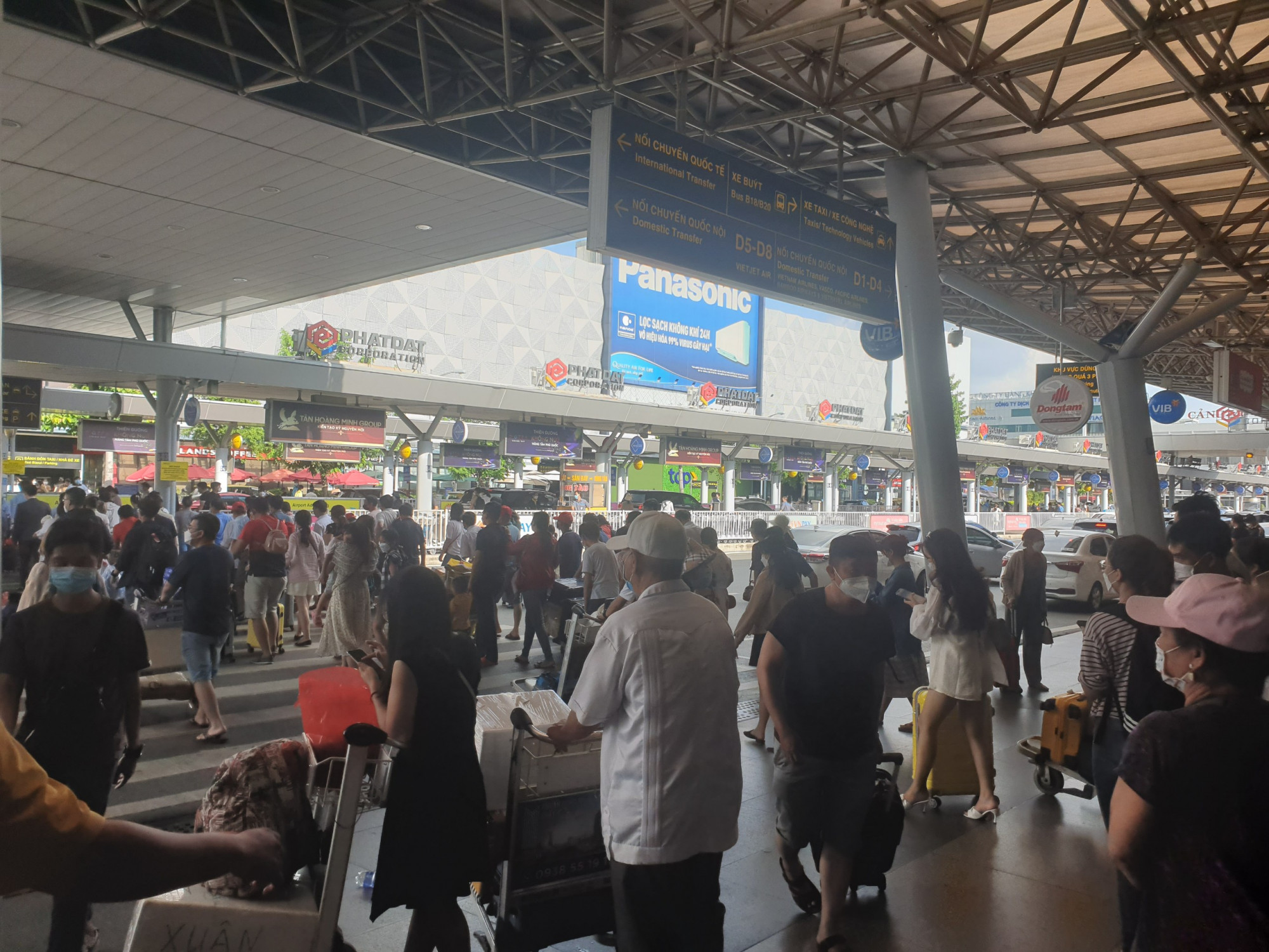 Theo dự b&aacute;o, h&ocirc;m nay s&acirc;n bay T&acirc;n Sơn Nh&aacute;t c&oacute; hơn 100.000 h&agrave;nh kh&aacute;ch đi lại.
