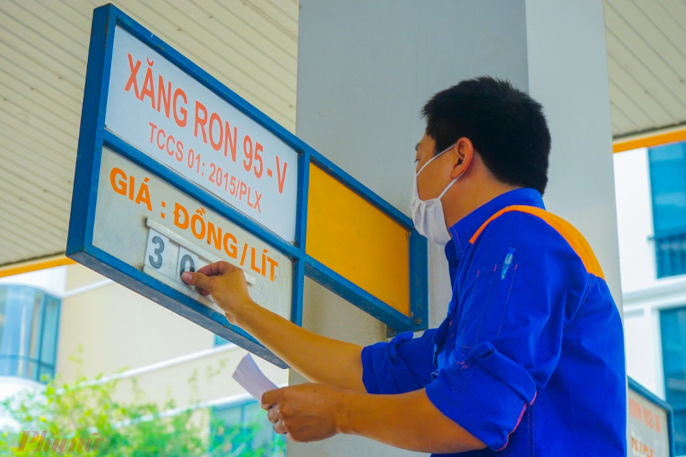 Xăng dầu đồng loạt tăng gi&aacute; từ 4/5. Ảnh: Tam Nguy&ecirc;n