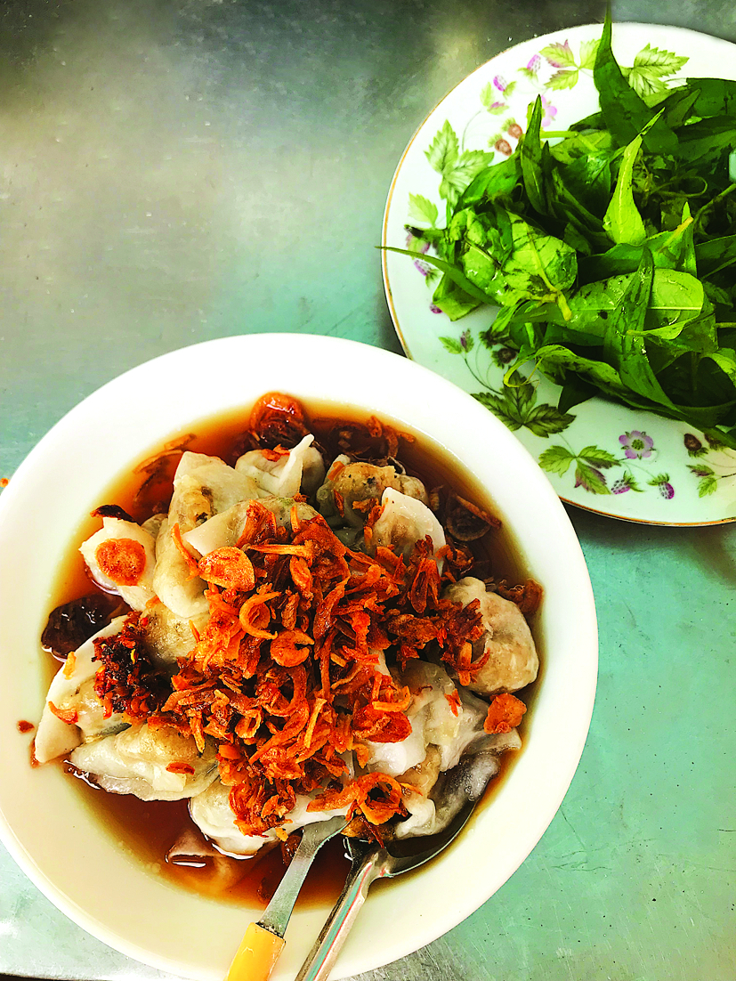 &ldquo;Thực đơn&rdquo; ăn xế kh&aacute; phong ph&uacute; với b&ograve; b&iacute;a, x&uacute;p cua, b&uacute;n thịt nướng&hellip;