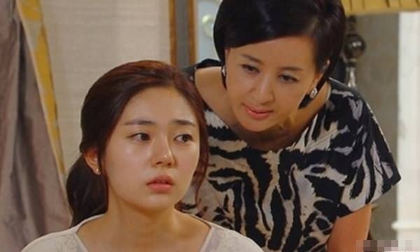Chị vừa tiếc của vừa x&oacute;t con g&aacute;i trẻ người non dạ, kh&ocirc;ng 