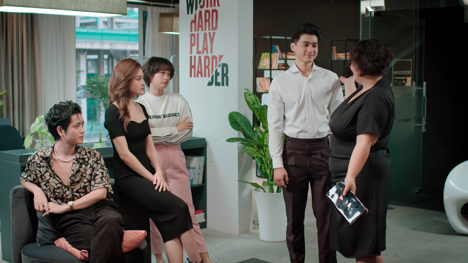 C&aacute;c nh&acirc;n vật trong sitcom Nhỏ to chốn văn ph&ograve;ng c&oacute; c&aacute; t&iacute;nh độc lạ