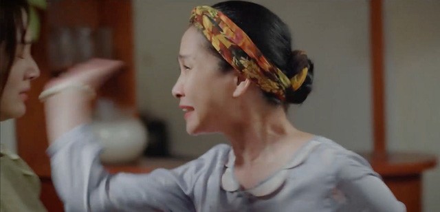 Bà Hiền tát con dâu nổ đom đóm