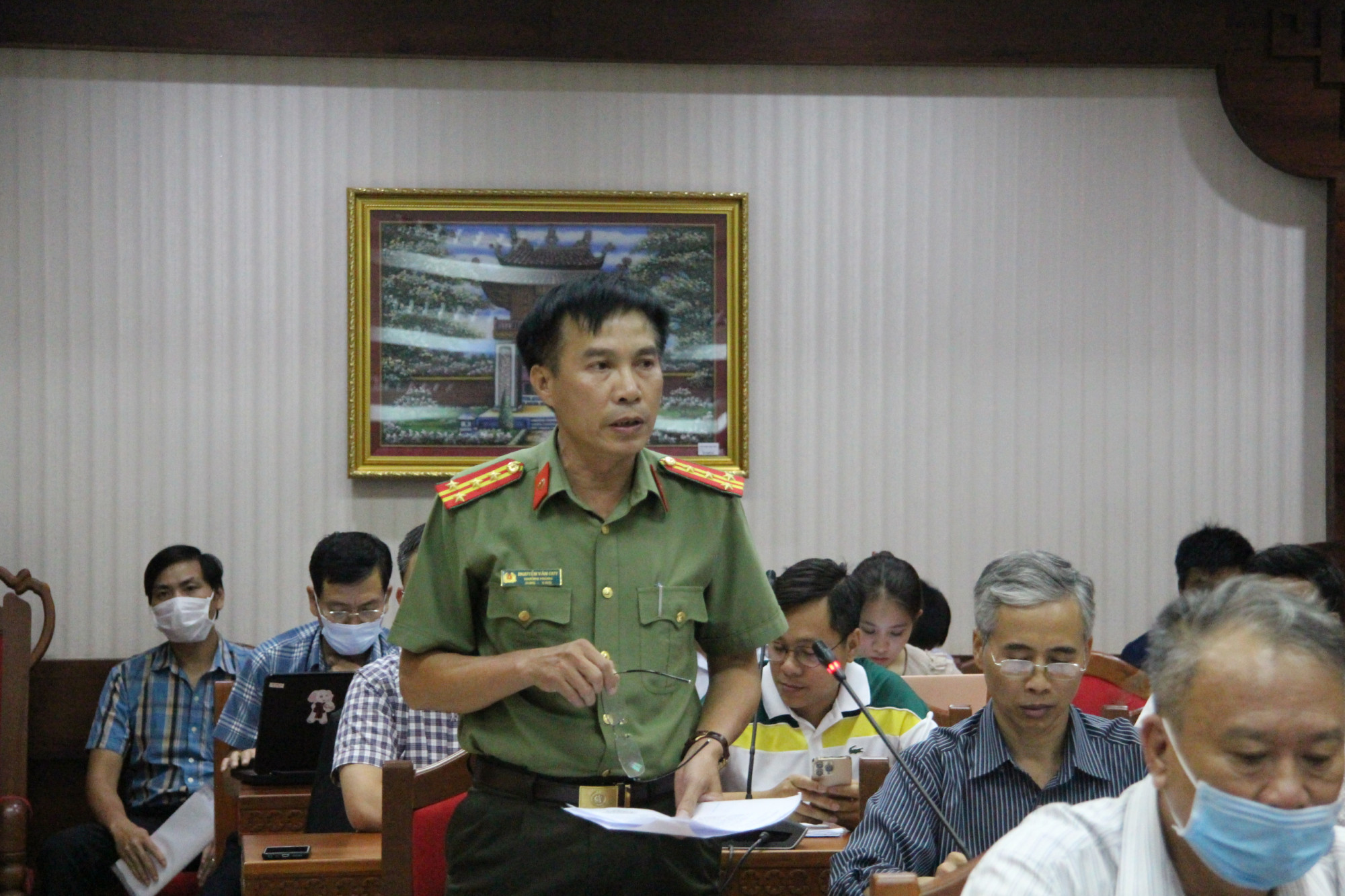 Đại t&aacute; Nguyễn Văn Quy, Trưởng ph&ograve;ng Tham mưu C&ocirc;ng an tỉnh Đắk Lắk th&ocirc;ng tin tại buổi họp b&aacute;o