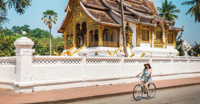 L&agrave;o mở cửa ho&agrave;n to&agrave;n cho tất cả kh&aacute;ch du lịch quốc tế nhập cảnh v&agrave;o nước n&agrave;y.