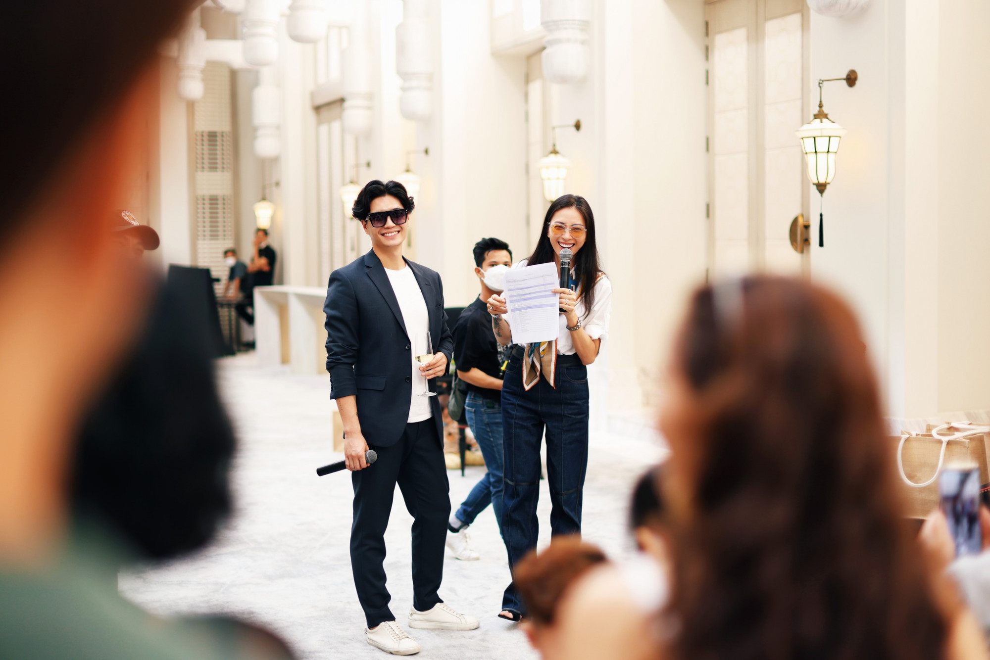 Ng&ocirc; Thanh V&acirc;n v&agrave; Huy Trần c&oacute; mặt tại Đ&agrave; Nẵng trước ng&agrave;y diễn ra h&ocirc;n lễ để kiểm tra một số việc, đ&oacute;n tiếp người th&acirc;n, bạn b&egrave; đến đ&acirc;y. Huy Trần k&eacute;m Ng&ocirc; Thanh V&acirc;n 11 tuổi&nbsp;