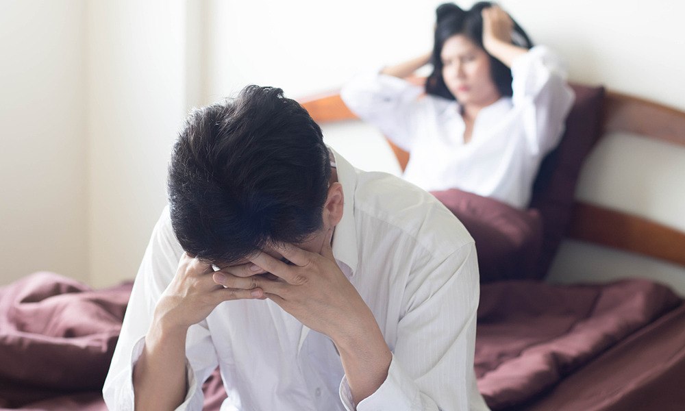 T&ocirc;i gọi chồng ra n&oacute;i chuyện, anh c&uacute;i gằm mặt (Ảnh minh họa)