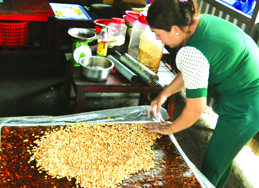 Đổ kẹo ra khu&ocirc;n