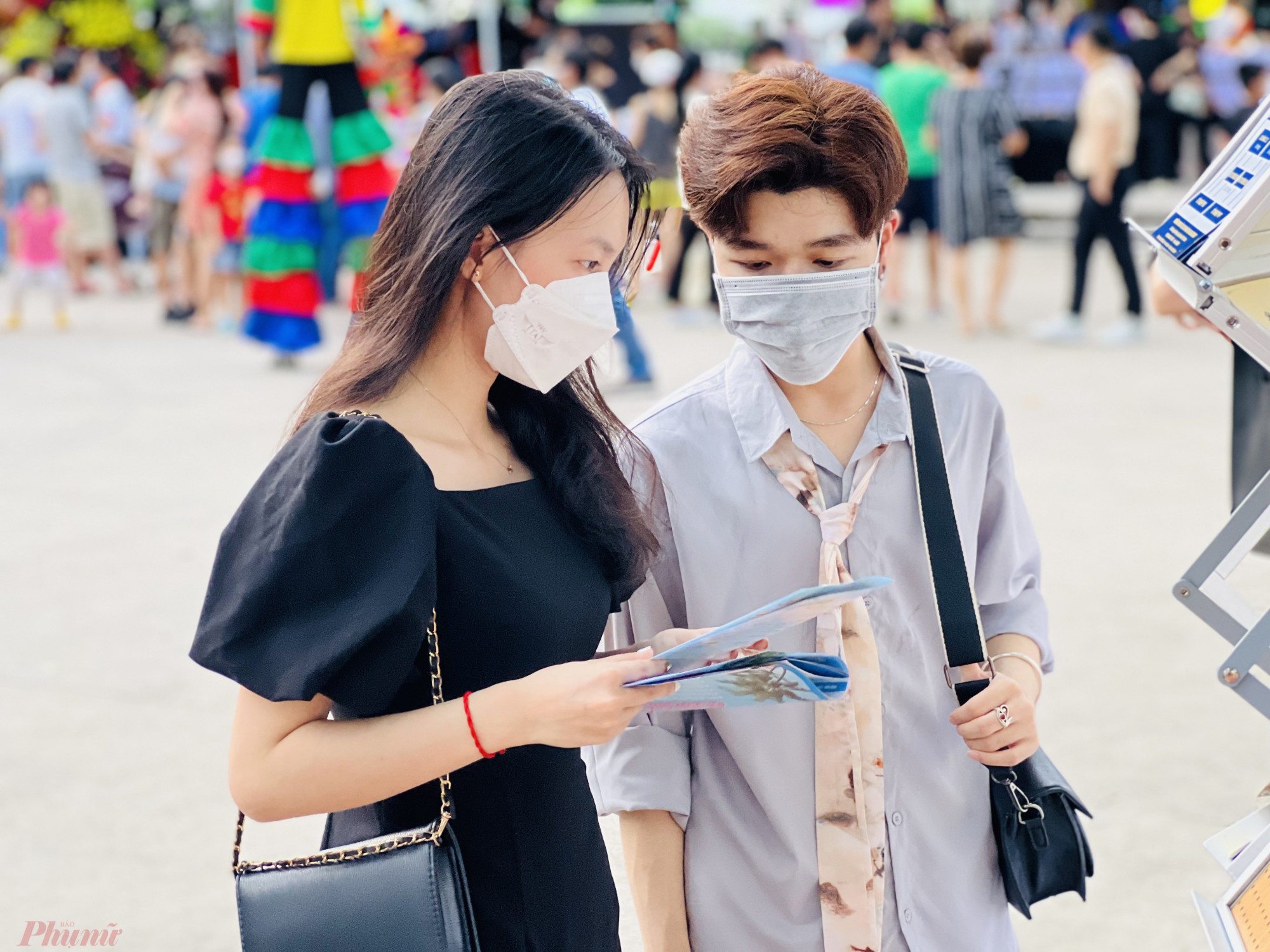 C&aacute;c bạn trẻ cũng quan t&acirc;m đến c&aacute;c chương tr&igrave;nh du lịch, đặc biệt trong dịp h&egrave; nhiều tour du lịch mới như check-in, ch&egrave;o thuyền kayak,... hoặc c&aacute;c combo v&eacute; m&aacute;y bay v&agrave; ph&ograve;ng kh&aacute;ch sạn (free and easy) h&uacute;t kh&aacute;ch.